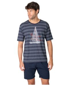 Hombre con pijama Massana azul estilo marinero cómodo y fresco para verano