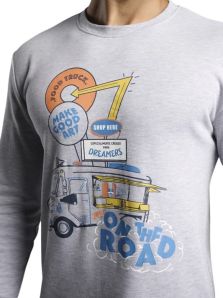 Primer plano del tejido afelpado, cálido y de alta calidad del pijama Muydemi Food Truck.