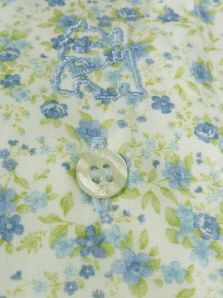 detalle estampado floral calzoncillo Kiff Kiff hombre algodón flores verdes y azules sobre fondo blanco