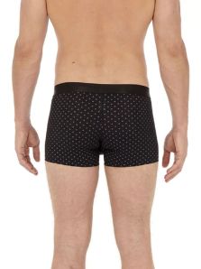 Detalles que importan: bóxer HOM Max en negro con topitos en blancos.