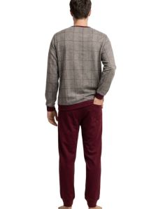 Pijama ADMAS granate de invierno visto por detrás, tejido abrigoso