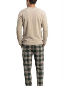 Vista trasera del pijama beige Dark Elephant, cálido y perfecto para estar por casa
