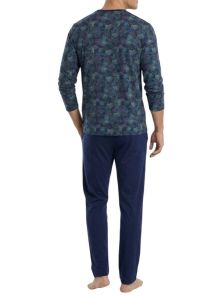 Modelo con pijama HOM Maldives algodón ligero y suave estilo homewear