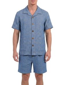 Pijama de lino y seda azul con camisa de cuello abierto y bermuda a juego para hombre