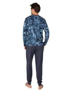 Pijama Massana de hombre visto por detrás con pantalón largo liso y puños