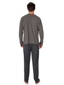 Pijama Massana de hombre visto por detrás con pantalón liso gris