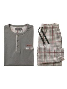 Pijama Pettrus de hombre en gris con pantalón de pata de gallo, una opción de regalo para invierno