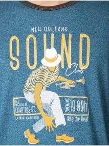 detalle camiseta pijama Massana hombre con estampado gráfico y ribetes a contraste